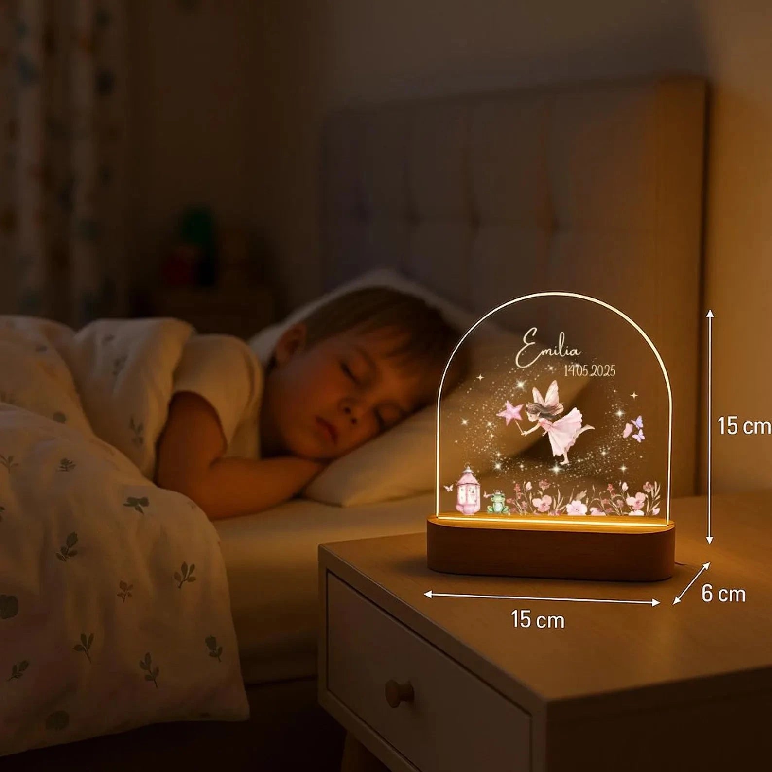 personalisiertes baby nachtlicht mit holzsockel und acrylglas