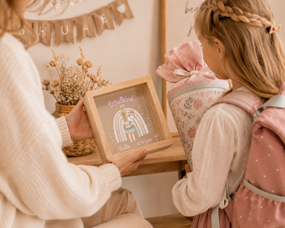 Personalisierte Kinder Spardose aus Holz, Motiv Schulkind Mädchen Regenbogen MiniPiShop 