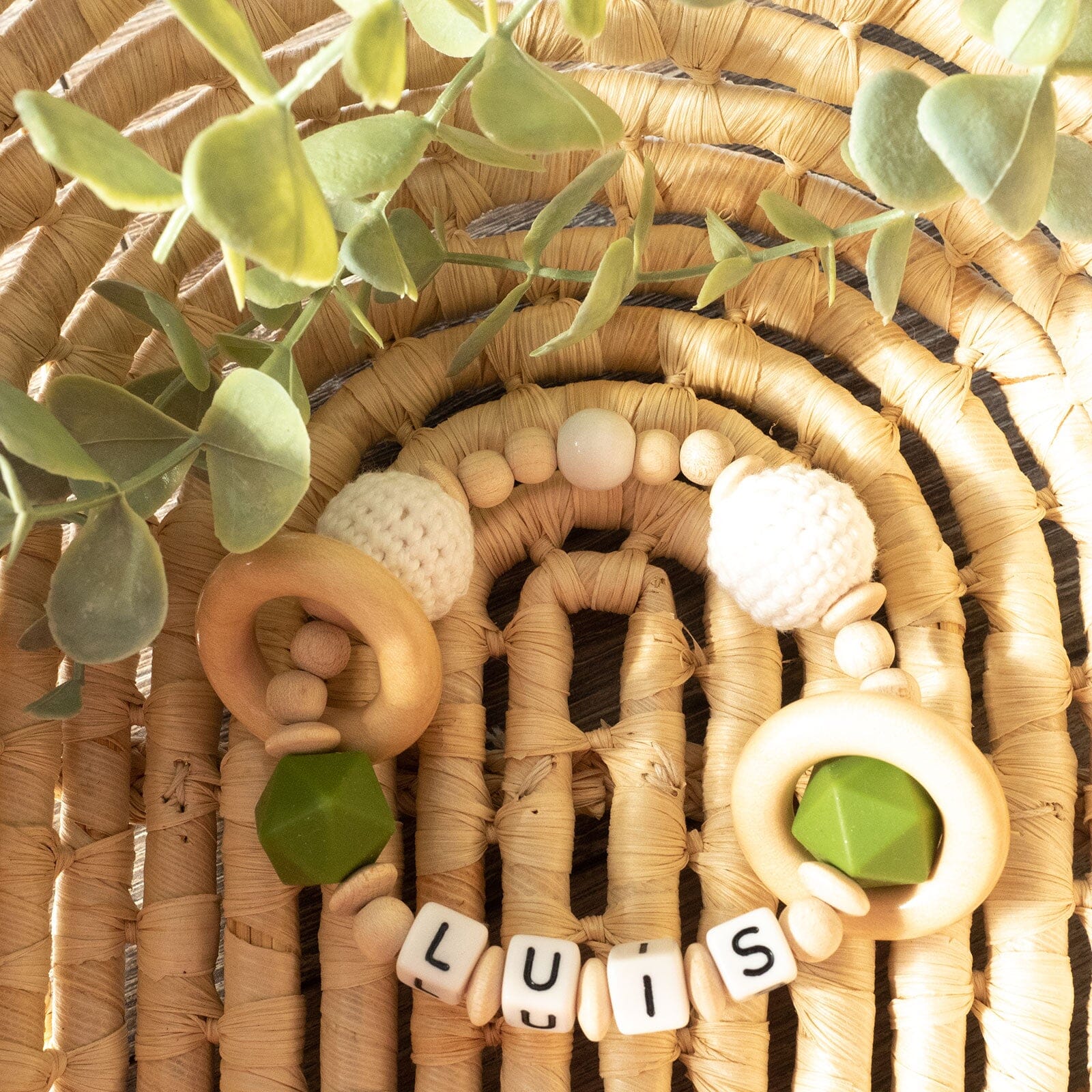Greifling mit Namen Mädchen Junge BOHO grün Holz Greifling MiniPiShop 