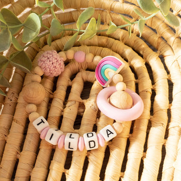 Greifling mit Namen Mädchen Silikon Regenbogen Babygeschenk