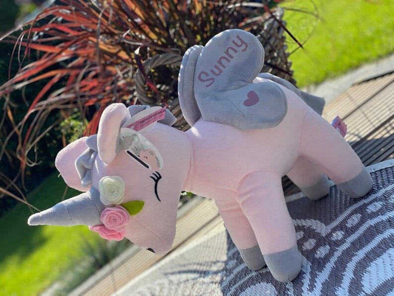 Kuscheltier Einhorn mit Namen Blumenkranz Rosa Grau Kuscheltier minipishop 