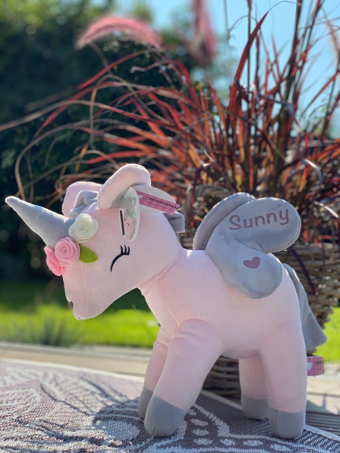 Kuscheltier Einhorn mit Namen Blumenkranz Rosa Grau Kuscheltier minipishop 