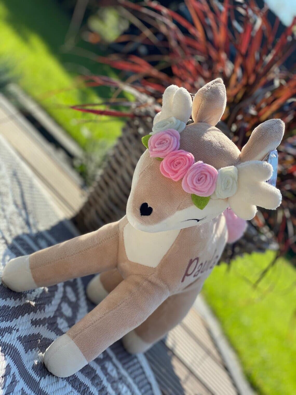Kuscheltier Reh mit Namen personalisiert Blumenkranz rosa Kuscheltier minipishop 