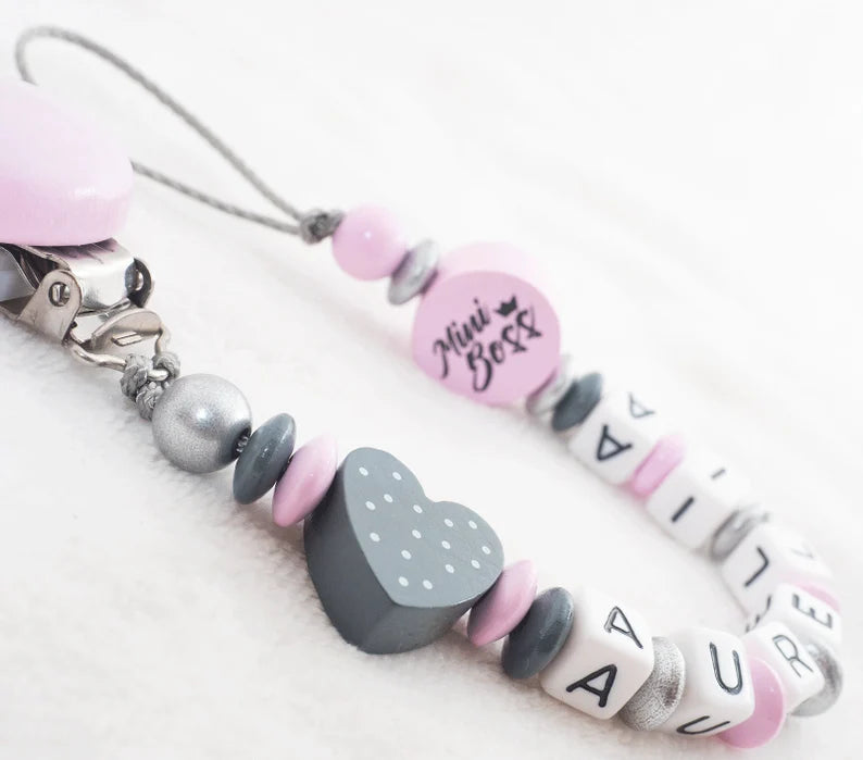 Schnullerkette mit Namen Mädchen Mini Boss + Herz rosa silber Schnullerkette minipishop 