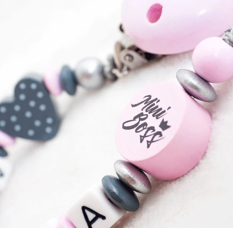 Schnullerkette mit Namen Mädchen Mini Boss + Herz rosa silber Schnullerkette minipishop 