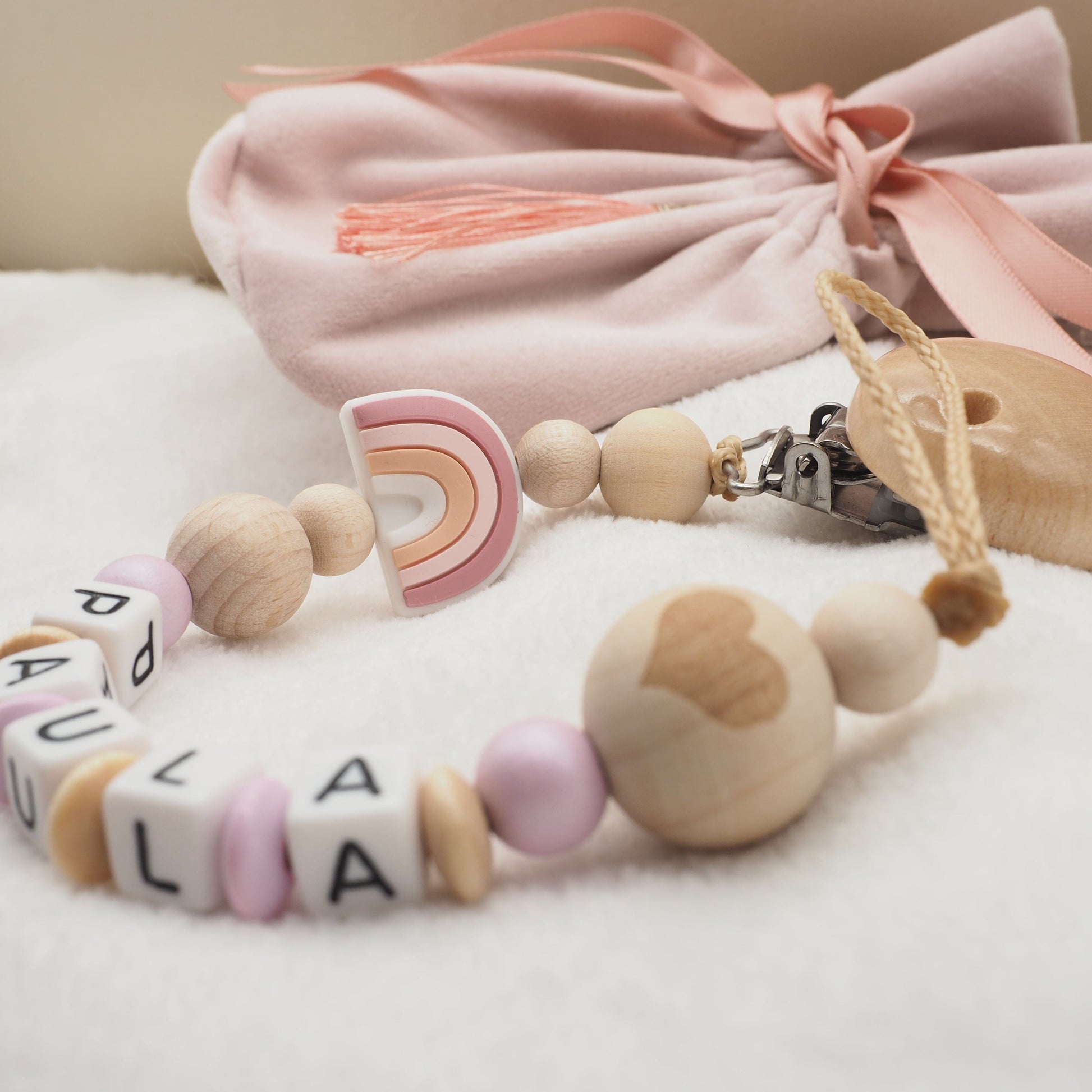 Schnullerkette mit Namen Mädchen Silikon Regenbogen Holzperle Schnullerkette minipishop 