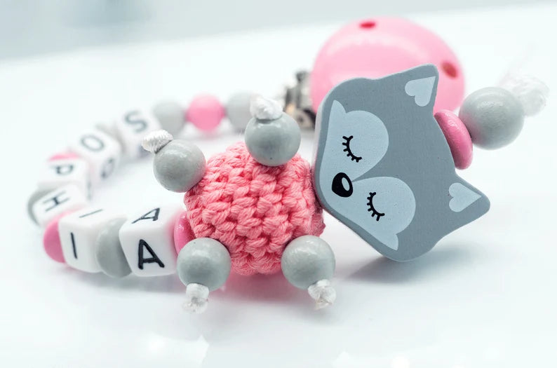 Schnullerkette mit Namen Mädchen Traum Fuchs babyrosa hellgrau Schnullerkette minipishop 