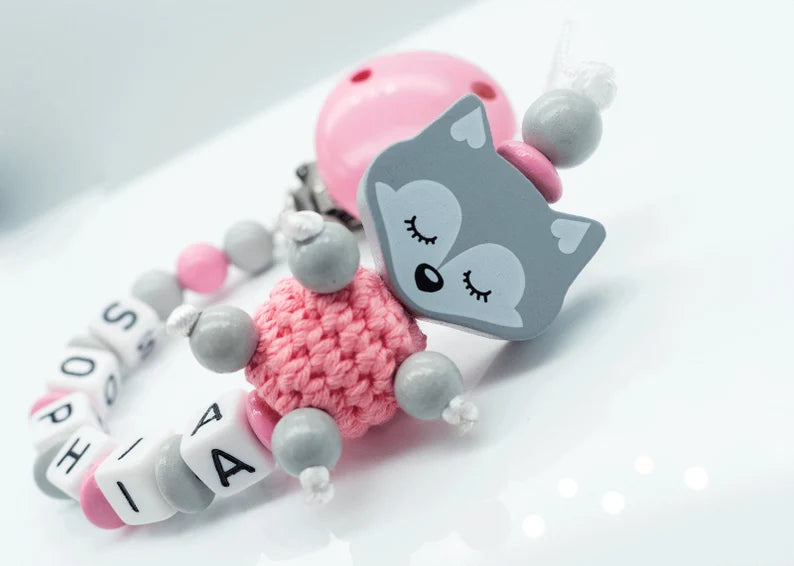 Schnullerkette mit Namen Mädchen Traum Fuchs babyrosa hellgrau Schnullerkette minipishop 