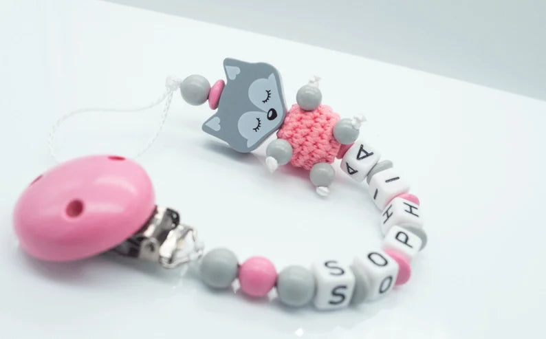 Schnullerkette mit Namen Mädchen Traum Fuchs babyrosa hellgrau Schnullerkette minipishop Schnullerkette 
