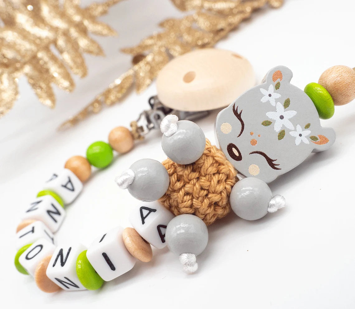 Schnullerkette mit Namen Reh + Häkelperle Boho grau grün natur Schnullerkette minipishop Schnullerkette 