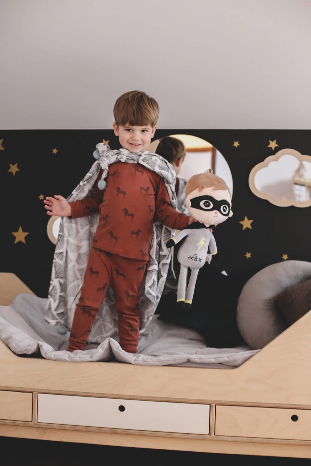Superheld mit Namen Hero Schwarz Gelb minipishop 